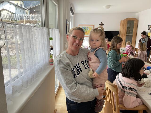 Monika Tockner mit der jüngsten Teilnehmerin des Tages. | Foto: Anita Empl
