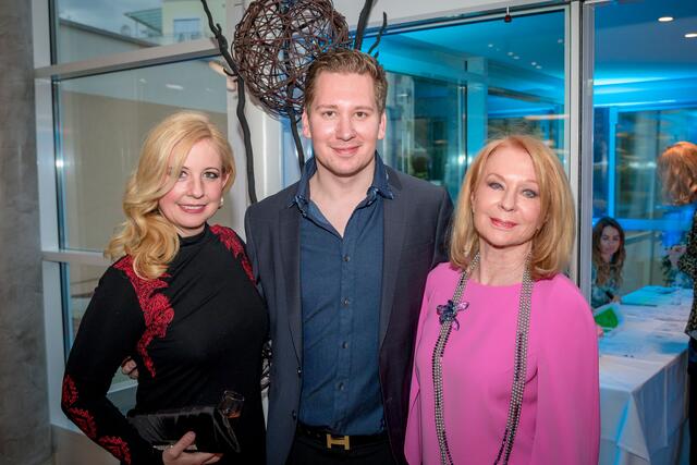 Iva Schell mit Clemens Trischler und Gerda Rogers.