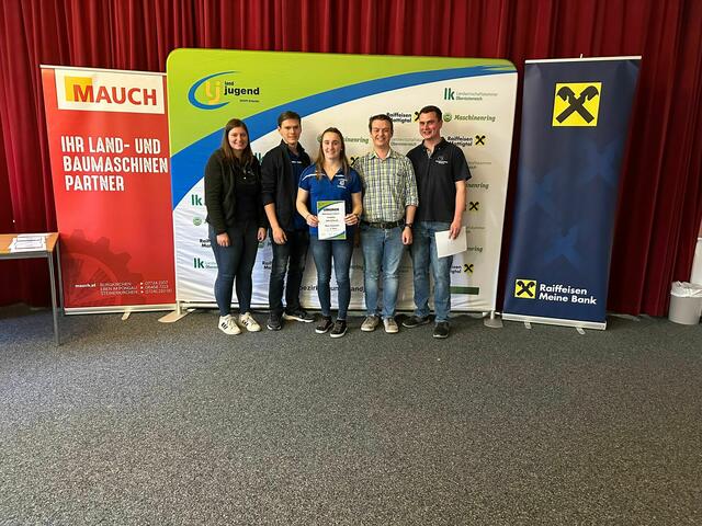 Neues Sprachrohr – 4. Platz Michael Nolden, Verena Eichberger, Hannes Stadler (Landjugend Handenberg 2)
v.l.n.r.: Bezirksleiterin Julia Grill, Michael Nolden, Verena Eichberger, Hannes Stadler, Bezirksleiter Fabian Beinhundner
 | Foto: Bezirkslandjugend Braunau