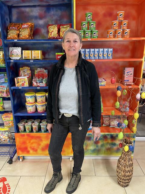 Theresia Richler sorgt für Speis und Trank in der Waldgenusswelt | Foto: RegionalMedien
