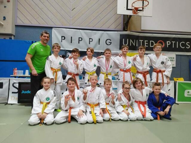 Die die Ennstaler Nachwuchsjudokas holten sich den großartigen dritten Platz in der Vereinswertung. | Foto: Privat