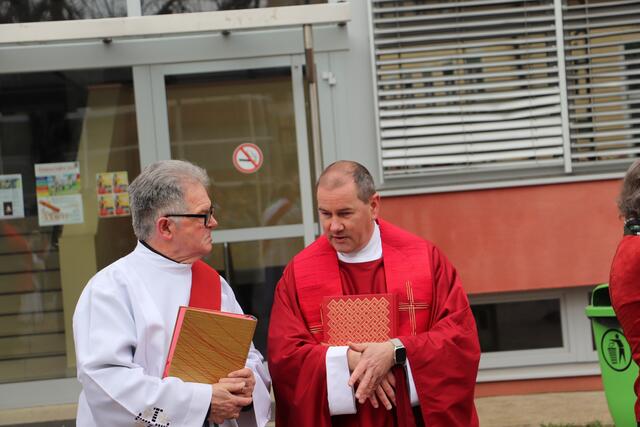 Pfarrer Josef Windisch und Diakon Hans gestalteten die Palmweihe und den anschließenden Gottesdienst am Palmsonntag | Foto: Edith Ertl