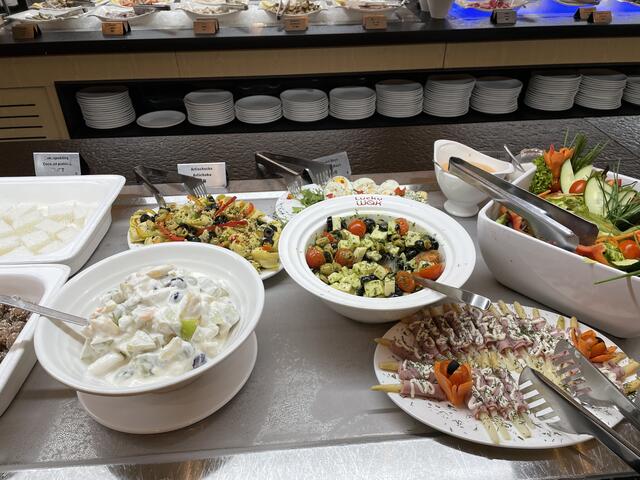 Bei dem Buffet ist für jeden Geschmack etwas dabei.  | Foto: Miriam Al Kafur