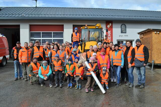 Groß und Klein, Jung und Alt nahmen an der Säuberungsaktion teil. | Foto: Marktgemeinde Eisgarn