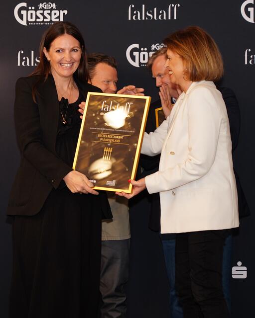Bei der Prämierung in Wien war die Freude groß. | Foto: Fallstaff/Facebook