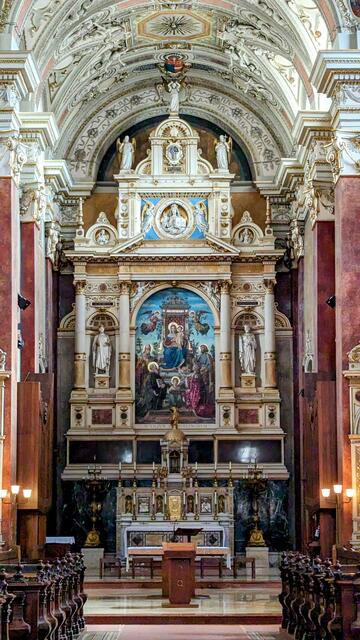Der Altar etwas näher betrachtet.