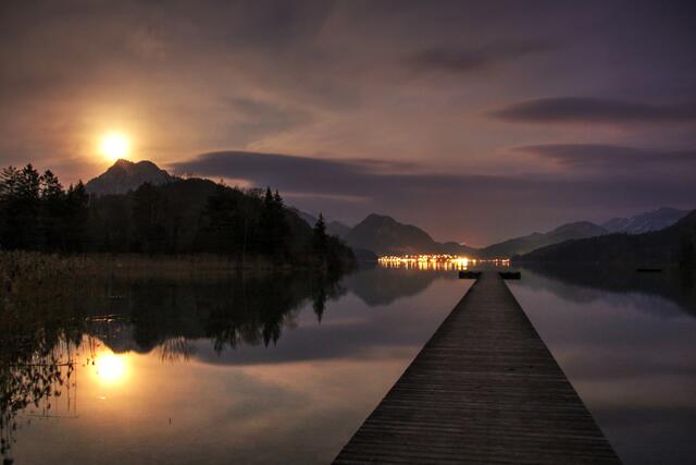 Romantischer Sonnenaufgang über dem Fuschlsee. | Foto: Emma Sommeregger