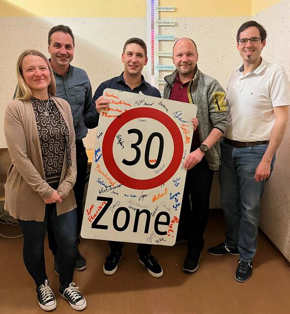 Philipp Löffler mit den Gratulanten. | Foto: privat