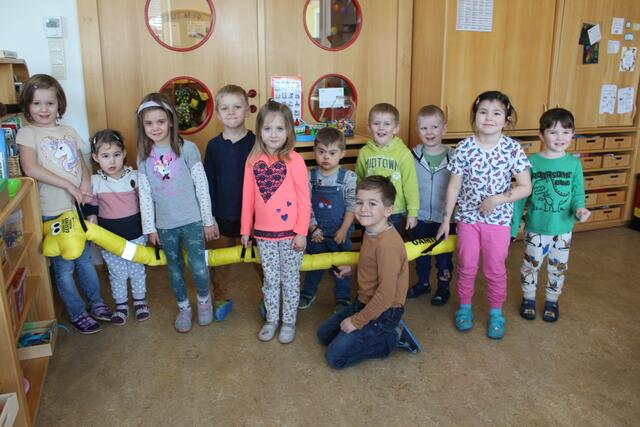 Spazierraupe, Sonne und Socken: Das tut sich in den Kindergärten