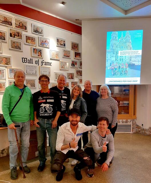 Kurt Fellinger, Michi Kurz, Radlwolf, Silke Trummer-Napetschnig, Kurt Strobl, Frieda Fellinger, vorne: Dominik Pacher und Alexander Radin (von links) | Foto: Dominik Pacher