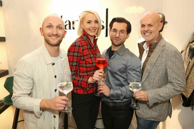 Von links: Fabian Hötzeneder, Chef der Cocktailbar Lennox und Co-Chef Markus K. Fashion, Anna Thaler, Markus K. Fashion-Chef Markus Karl Pusztai, Zahnarzt Walther Thaler. | Foto: Maringer
