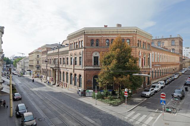 Auf den 12.000 Quadratmetern des Wuk finden viele Veranstaltungen, Kurse, Gruppentreffen und mehr statt. Es nutzt die Stiegen 1-5 in diesem Gebäude.  | Foto: Wolfgang Thaler