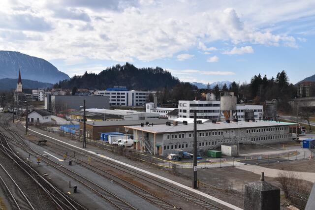 Das Containerdorf in Kufstein soll nun in Betrieb gehen. Die ersten fünfzig Flüchtlinge sollen diese Woche kommen.  | Foto: Barbara Fluckinger/BB Archiv