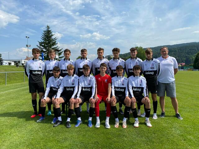 Die U17-Nachwuchstalente werden Schritt für Schritt an den Erwachsenenfußball herangeführt und in die Kampfmannschaft integriert. | Foto: SVG Bleiburg