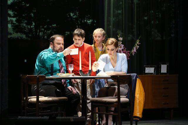Talkshowmoderator Friedrich Quant beginnt an unserer Wirklichkeit zu zweifeln.  | Foto: Barbara Pálffy