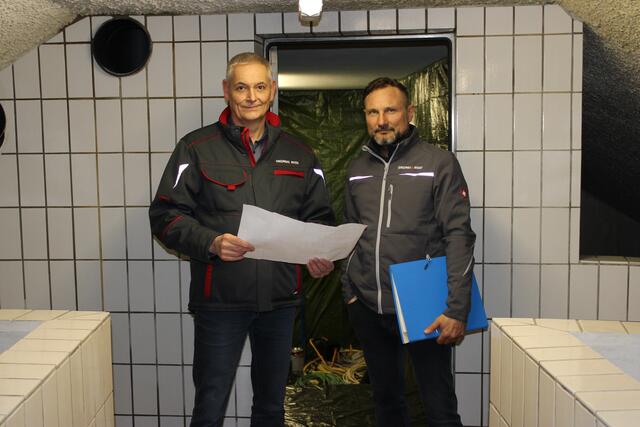 Projektleiter Wolfgang Radlinger (l.) und Wassermeister Thorsten Kaiser.
 | Foto: Energie Ried
