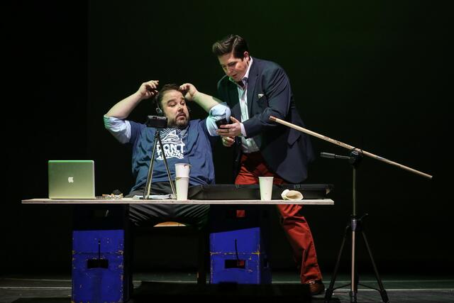 Friedrich Quant lernt: mit Verschwörungstheorien lässt sich als Internet-Star auch Geld machen.  | Foto: Barbara Pálffy