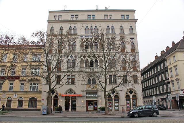 Der Dogenhof in der Praterstraße ist in finanzielle Schieflage geraten. Das Restaurant bleibt aber weiterhin geöffnet. | Foto: Ulrike Kozeschnik-Schlick
