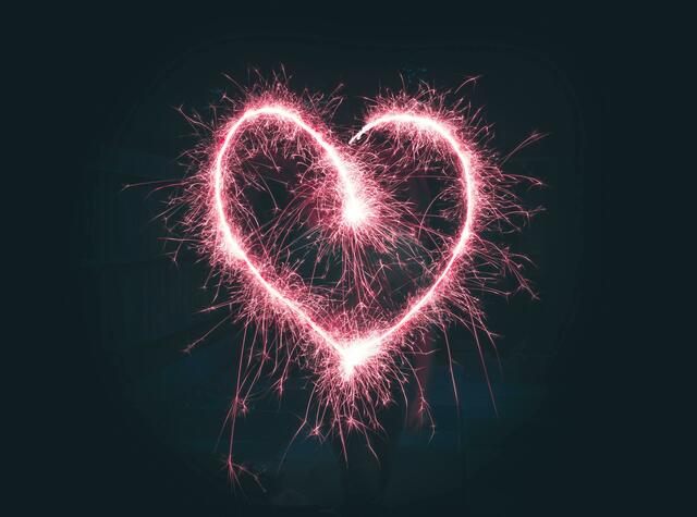 Mit etwas Glück und unserer Hilfe erlebst du vielleicht bald ein Feuerwerk der Gefühle ;-) | Foto: unsplash