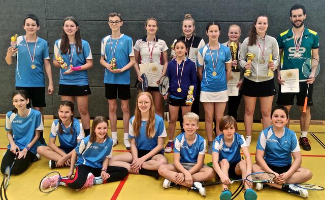Die strahlenden Aktiven von Badminton Ohlsdorf bei den Landesmeisterschaften in Haid. | Foto: Sportunion Ohlsdorf
