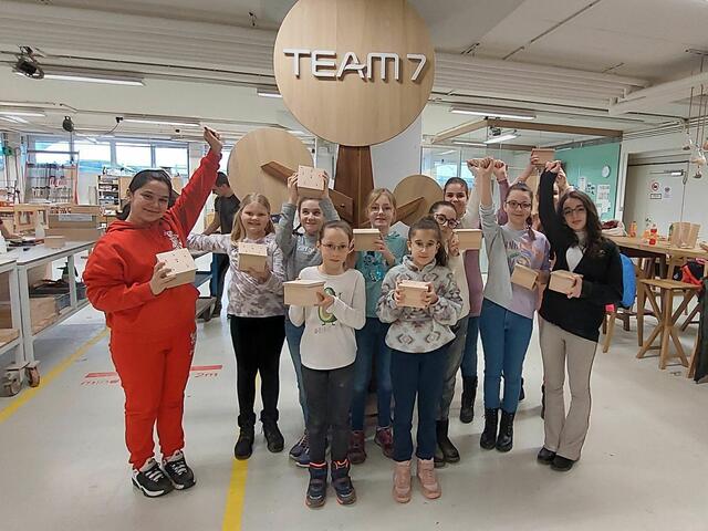 Schülerinnen der Volksschule 2 in Ried haben beim Girls‘ Day Junior das Spiel "6 gewinnt" getischlert. | Foto: Silvia Eisterer