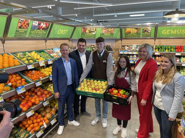 Egal ob Feinkost oder Obst-Gemüseabteilung. Bei Spar soll jeder Lehrling im dritten Lehrjahr einen Tag der Boss sein. | Foto: Philip Steiner