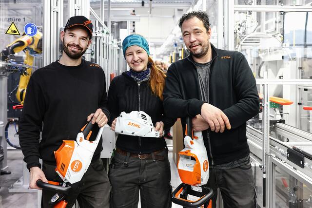 Das Stihl Tirol Team erhält für das Geschäftsjahr 2022 und die geleistete Arbeit eine freiwillige Prämie in Höhe von 1.200 Euro. Die Prämie ist Teil eines Pakets aus attraktiven Sozialleistungen des Unternehmens. | Foto: Stihl Tirol