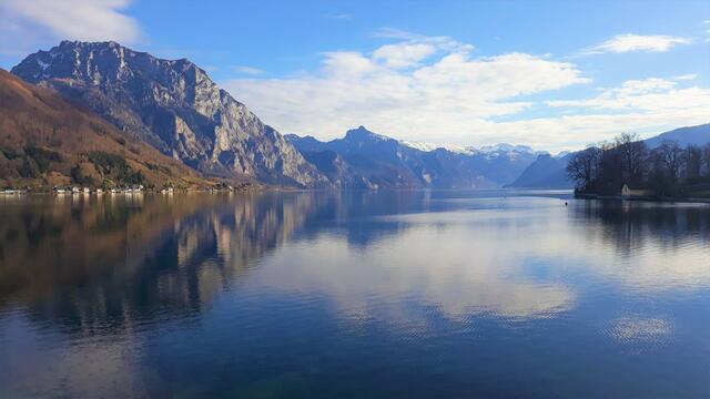 ....dass denk ich mir immer wieder, wenn ich spazieren gehe. Noch sind die Berge angezuckert, doch der Frühling naht mit schnellen Schritten.
(Handyaufnahme)

EIN SCHÖNES WOCHENENDE🌼
 wünsche ich EUCH ALLEN,
auch wenn angeblich der Winter noch kurz
 vorbei schaut.😉

