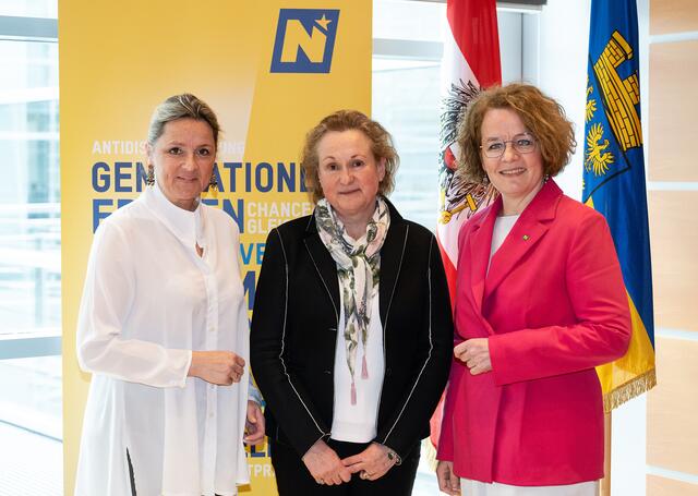  Landesrätin Susanne Rosenkranz, NÖ Kinder und Jugendanwältin Gabriele Peterschofsky-Orange und Sozial-Landesrätin Christiane Teschl-Hofmeister | Foto: NLK Burchhart
