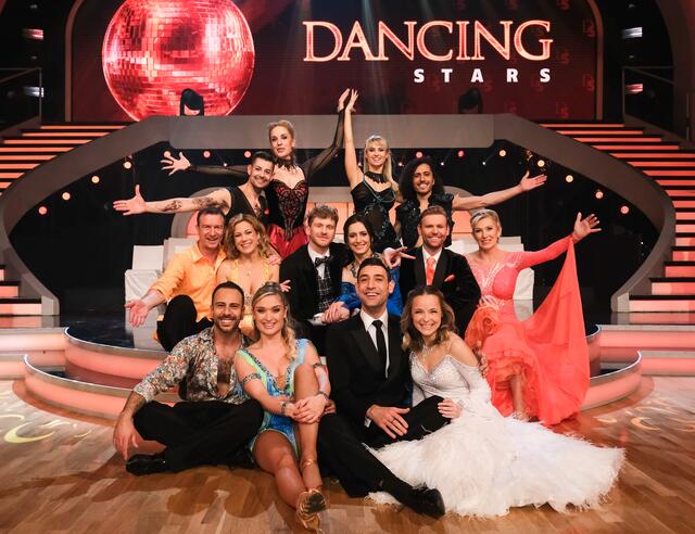 Die sieben verbliebenen Dancing Stars und ihre Profis im Check: Wen sieht Bernhard Kohl ganz vorne? | Foto: ORF/ Hans Leitner