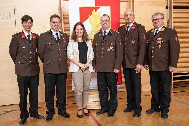 V. l.: Andreas Ziehfreund, Jürgen Michlmayr, Bürgermeisterin Nicole Zehetner-Grasl, Christian Sturm, Jürgen Reimann und Hannes Ömer | Foto: Buchi