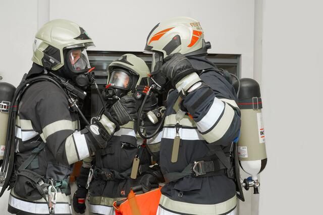 Der Atemschutztrupp in Teamarbeit | Foto: LFV Franz Fink