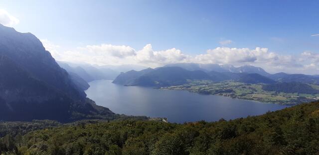 Am Traunsee gibt es vier öffentliche Bdeplätze – hier ein Schnappschuss unserer Regionautin Gerlinde Gutkauf.