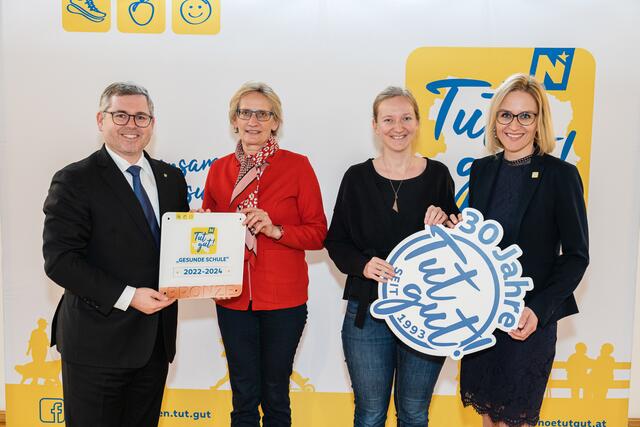 Bronze an die MS Kautzen: Landesrat Ludwig Schleritzko, Dir. Helga Popp, Astrid Fröhlich, „Tut gut!“-Geschäftsführerin Alexandra Pernsteiner-Kappl | Foto: MS-Fototeam/Martin Mathes