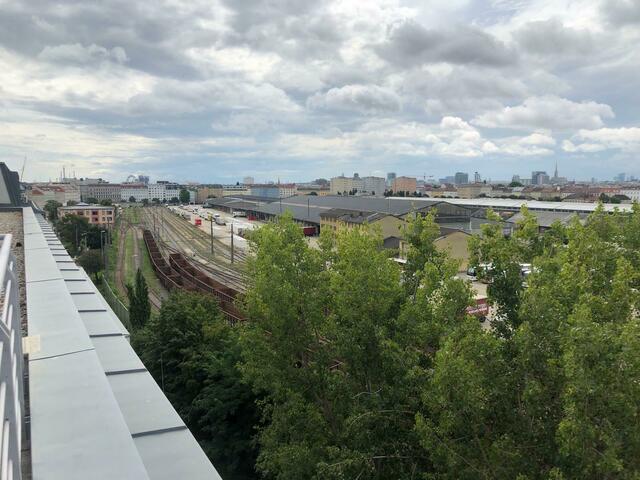 Neuer Stadtteil bis 2033: Am Areal des Nordwestbahnhofs entstehen zehn Hektar Grünraum, 6.500 Wohnungen und eine Radhigline ähnlich wie in New York City. | Foto: Kathrin Klemm