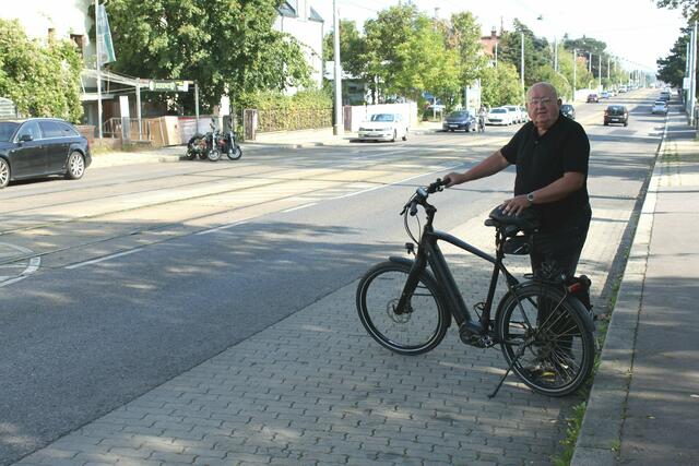 Ernst Paleta will einen Radweg auf der Speisinger Straße. Ob sich dieser umsetzen lässt, wird derzeit geprüft.  | Foto: Pro23