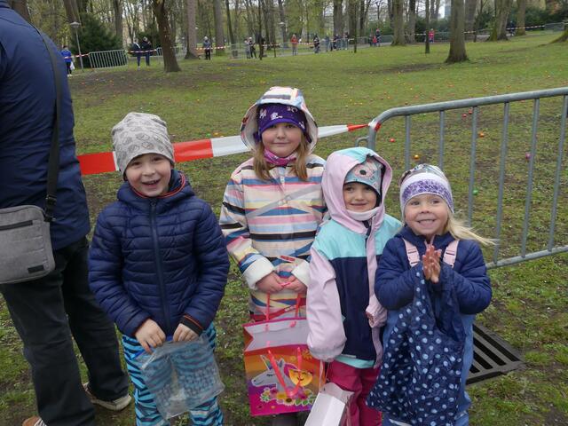 Ostereiersuche für Kinder im Hammerpark am 08.04.2023
Bastian, Neila, Mira und Amely sammelten brav! | Foto: Nina Taurok