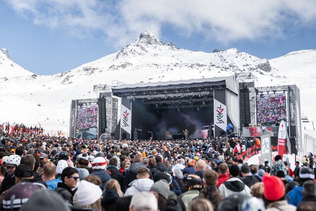 Ischgler Idalp: Sido begeistert beim Top of the Mountain Easter Concert über 20.000 Konzert-Besucher. | Foto: Flo Mitteregger