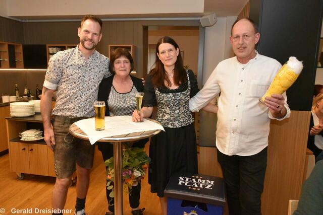 Manuel Gölles mit Mutter Elisabeth Gölles, Sonja Trattner und Vater Erwin Gölles | Foto: Gerald Dreisiebner