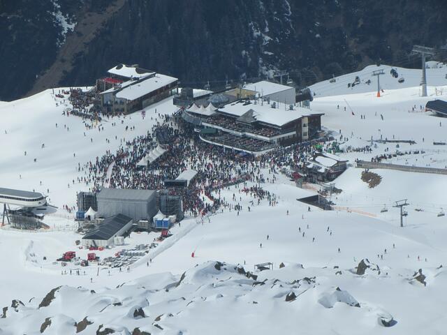 Die Menschenmassen auf der Idalpe. 