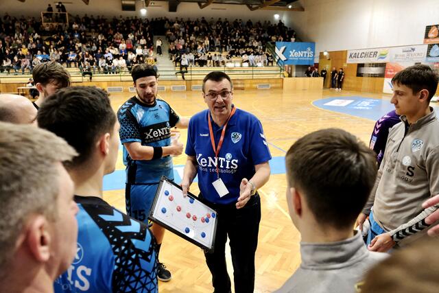 Trainer Uros Serbec wusste auch kein Mittel gegen die "Walze" aus Graz. | Foto: Thomas Leibetseder, iQ-Foto