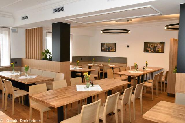 Der Saal wurde neu Eingerichtet.  | Foto: Gerald Dreisiebner