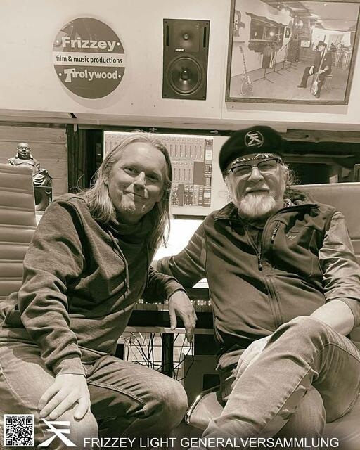 Obmann Frizzey Greif mit neuem Obmann-Stellvertreter Harry Triendl. | Foto: Frizzey Light