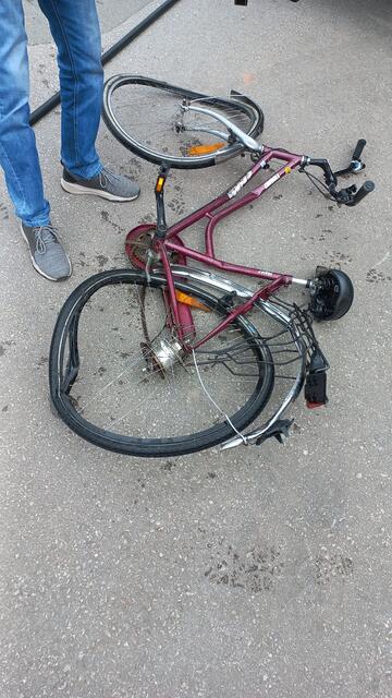 Die Radfahrerin wurde beim Unfall schwer verletzt. | Foto: ZOOM.TIROL