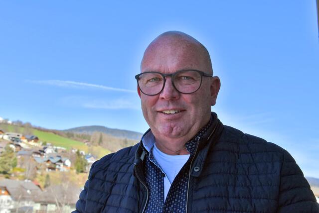 "Weil die Teuerung eine Kombi von vielem ist, möchte ich mich vor allem in dieser Sache engagieren", sagt SPÖ-Mann Helmut Steger Anfang April 2023.. | Foto: Peter J. Wieland