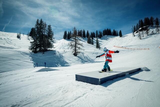 Beim Freeskiday im "Snow Space" zeigten die Kinder ihr Können im Park. | Foto: JO Salzburg