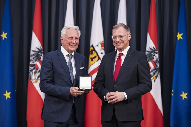 Gerhard Luftensteiner, CEO der KEBA Group, erhielt das Silberne Ehrenzeichen des Landes Oberösterreich.

 | Foto: Max Mayrhofer