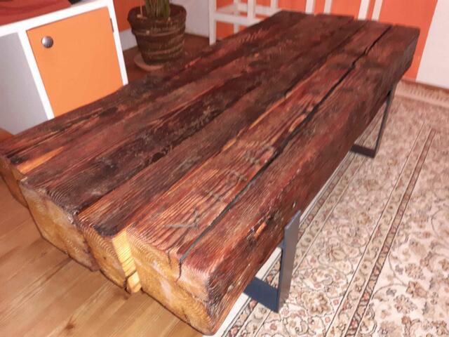 Ein Tisch aus alten Holzpfosten by "Design Gessinger".
 | Foto: Gessinger
