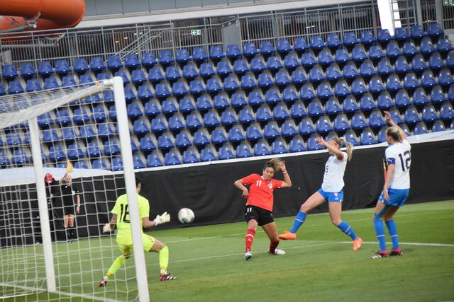 Marina Georgieva trifft zum vermeintlichen 1:0 - allerdings aus Abseitsposition. | Foto: Michael Strini