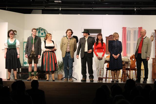Theatergruppe Ratten: Ein Blechschaden brachte viel ungereimtes ans Tageslicht.  | Foto: RegionalMedien Steiermark/Hofmüller
